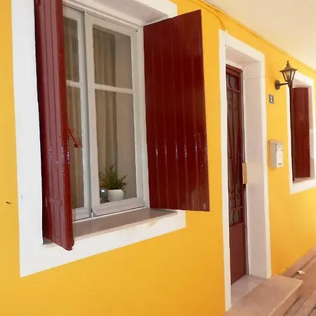 Apartment Yellow House *