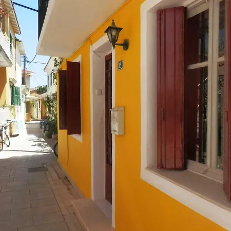 Yellow House Daire