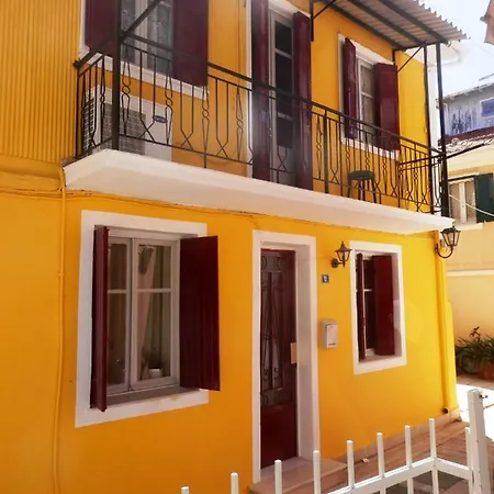 Yellow House Daire Lefkáda